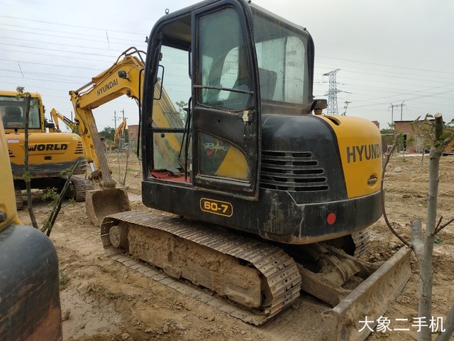 现代 R60-7 挖掘机