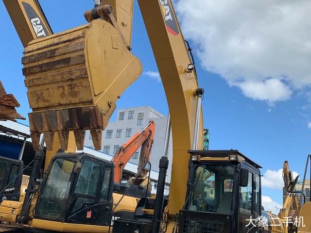 卡特彼勒 329DL 挖掘机