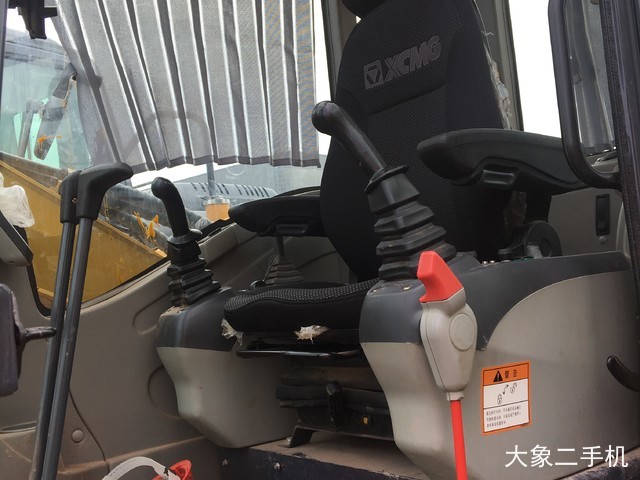 徐工 XE75D 挖掘机