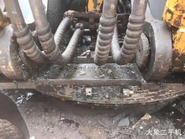 现代 R225LC-7 挖掘机