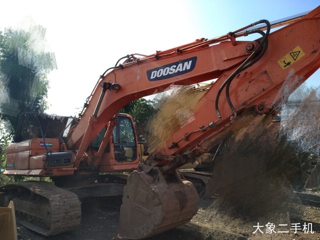 斗山 DX260LC 挖掘机