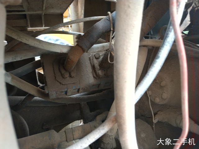 龙工 LG833 装载机