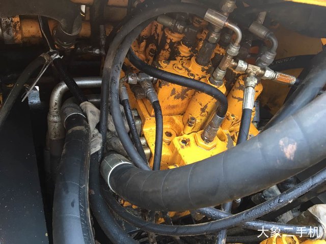 现代 R305LC-7 挖掘机