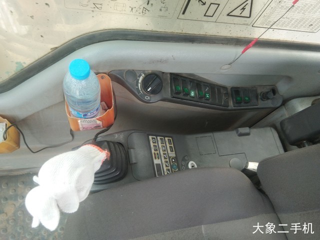 山东临工 LG6210 挖掘机