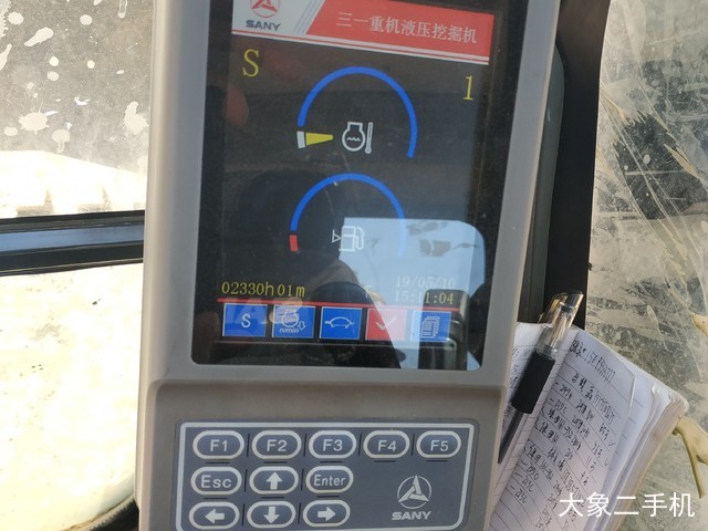 三一重工 SY215C 挖掘机