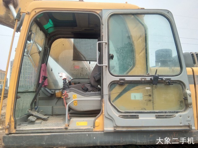 山东临工 LG6210 挖掘机