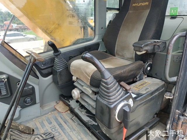 现代 R265LC-7 挖掘机