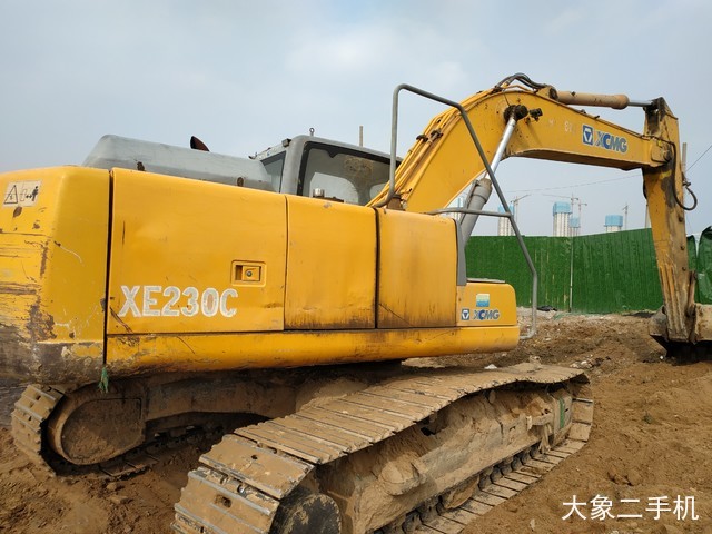 徐工 XE215C 挖掘机