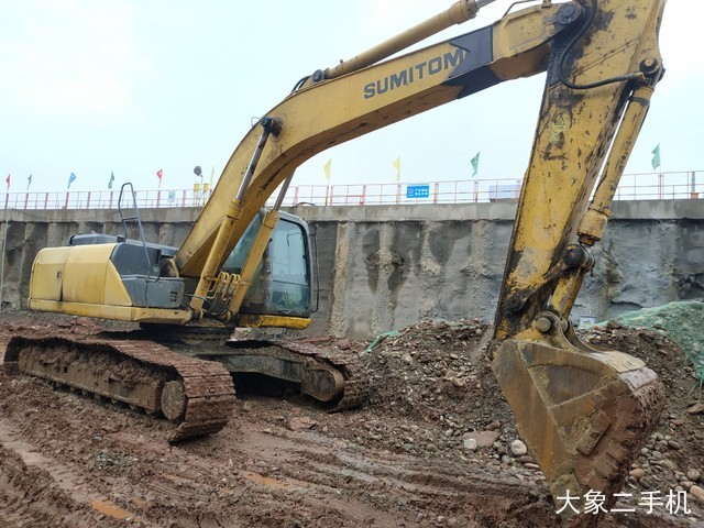 住友 SH240-5 挖掘机