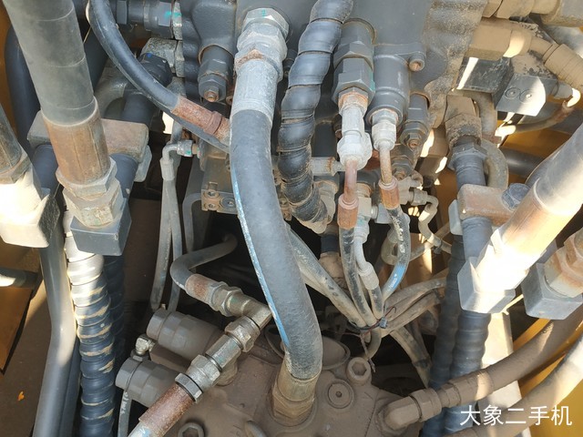 山东临工 LG6135E 挖掘机