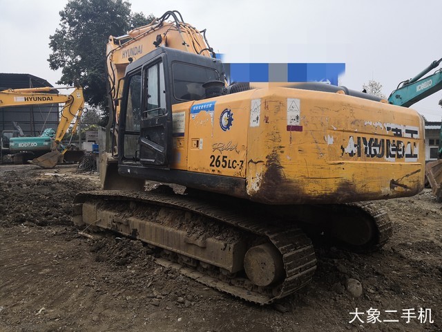 现代 R265LC-7 挖掘机
