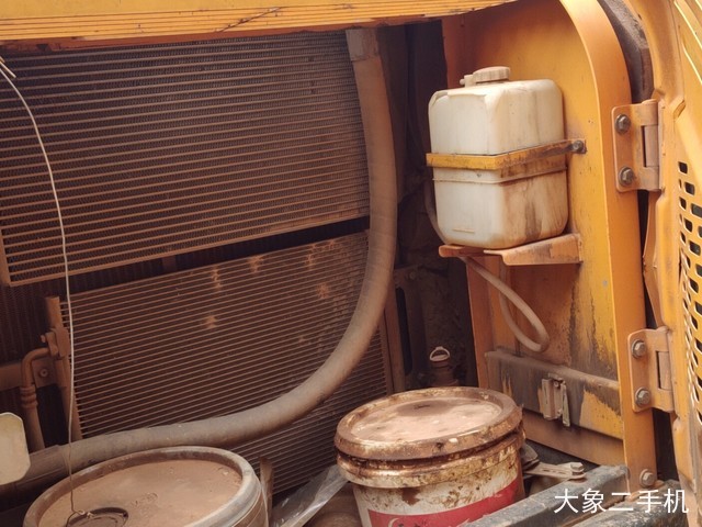 现代 R265LC-9 挖掘机