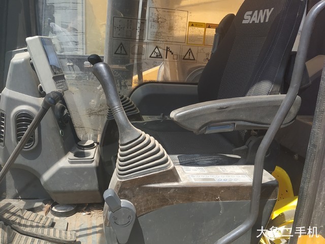 三一重工 SY215C 挖掘机