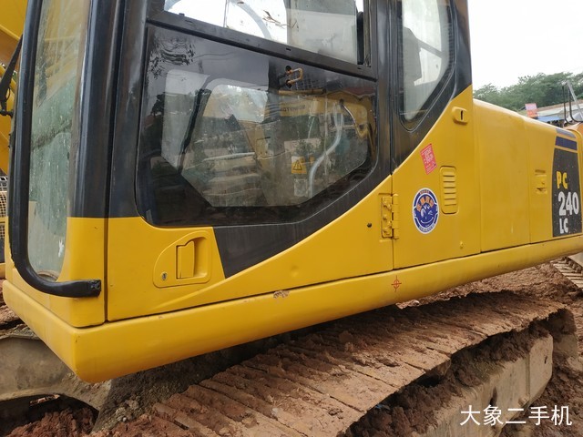 三一重工 SY215C-8 挖掘机