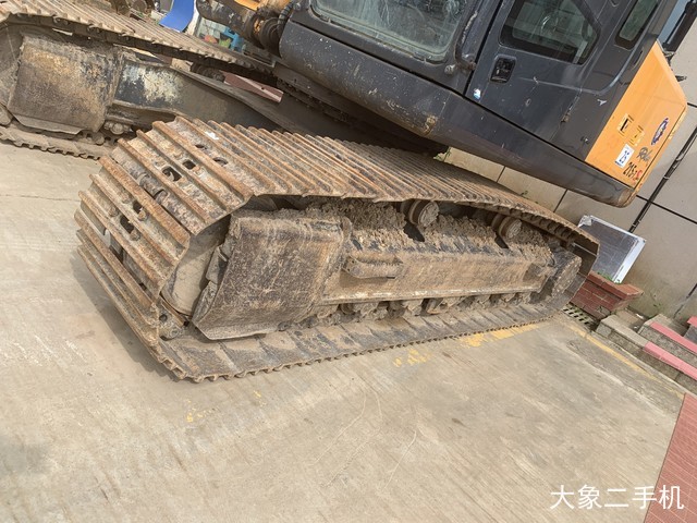 现代 R215-7 挖掘机