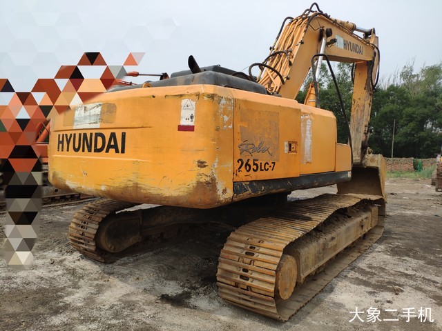 现代 R265LC-7 挖掘机