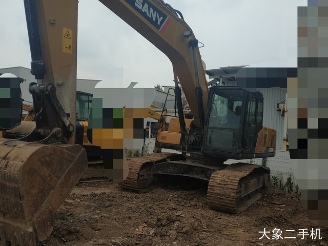 三一重工 SY215C-9 挖掘机