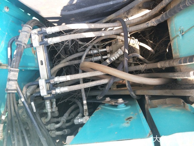 神钢 SK75 挖掘机