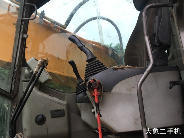 三一重工 SY215C 挖掘机