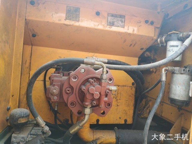 现代 R215-7 挖掘机