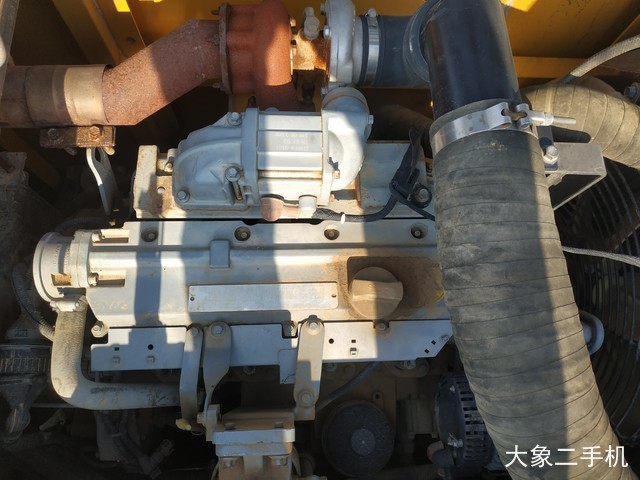 山东临工 LG6135E 挖掘机