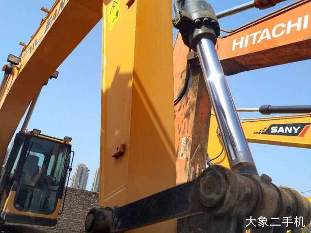 三一重工 SY215C-8 挖掘机