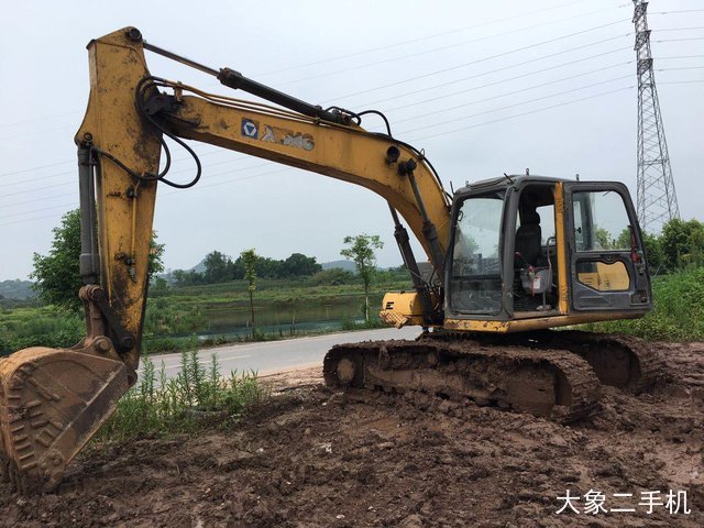 徐工 XE150D 挖掘机