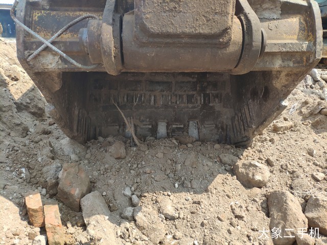 徐工 XE260C 挖掘机