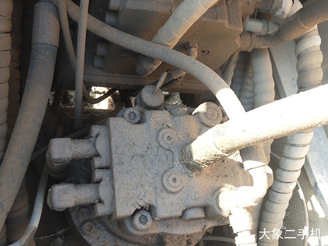 现代 R225LC-9 挖掘机