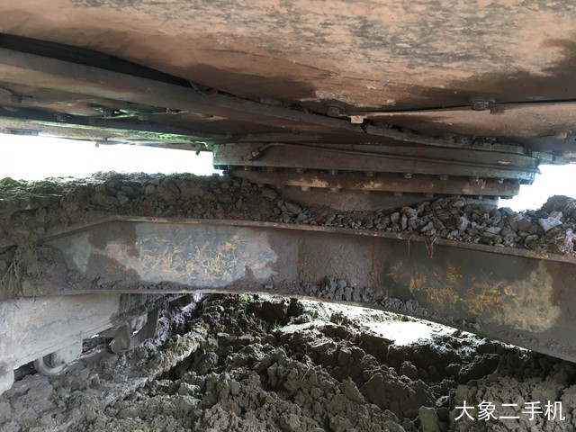 山东临工 LG6135E 挖掘机