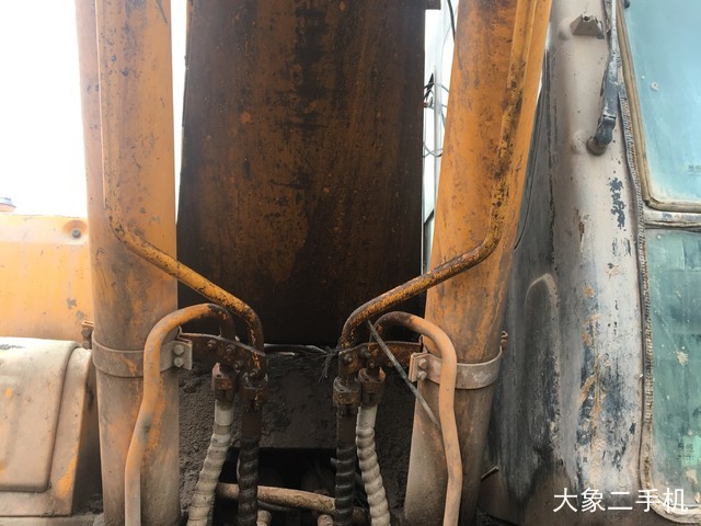 现代 R215-7C 挖掘机