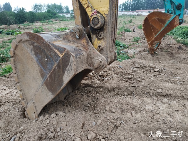 小松 PC200-8 挖掘机