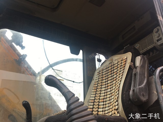 现代 R215-7C 挖掘机