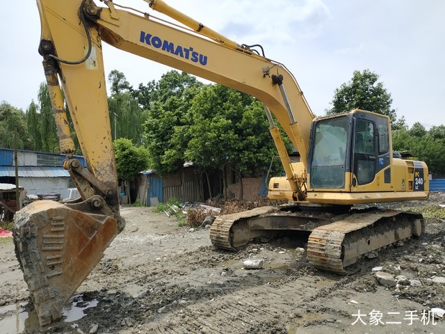 小松 PC240LC-8 挖掘机