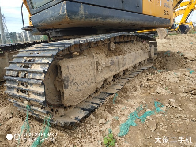 现代 R215-7 挖掘机