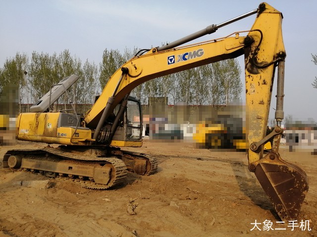 徐工 XE215C 挖掘机