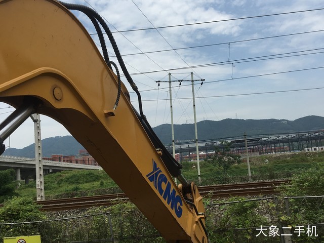 徐工 XE75D 挖掘机