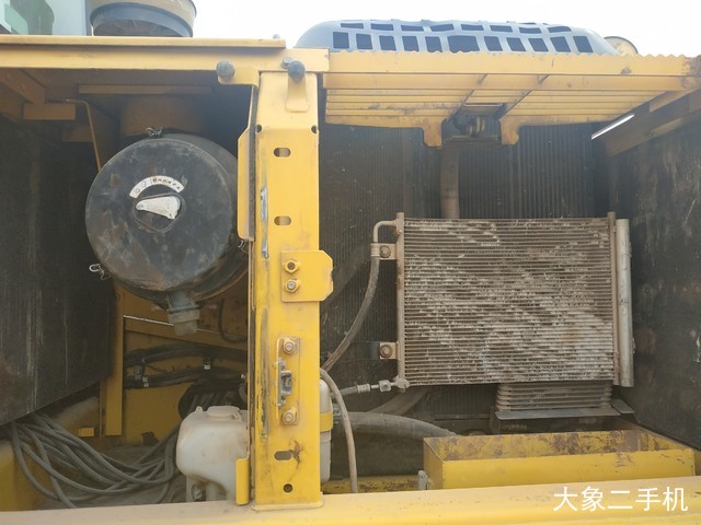 小松 PC240LC-8M0 挖掘机