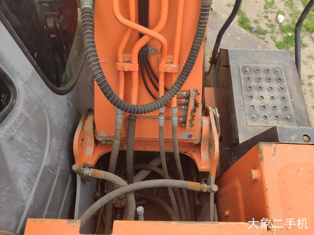 日立 ZX130W 挖掘机