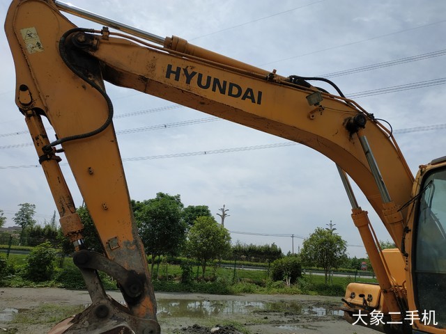 现代 R150LC-9 挖掘机