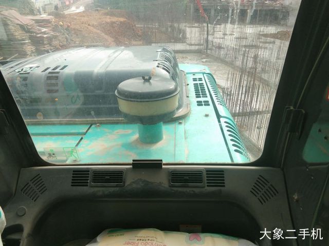 神钢 SK270D-8 挖掘机