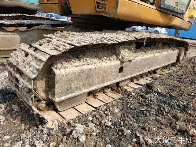 现代 R220LC-5 挖掘机