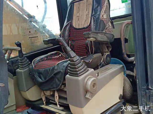 现代 R225LC-7 挖掘机