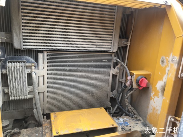 徐工 XE270DK 挖掘机