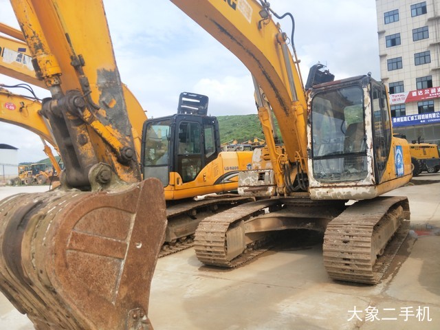 龙工 LG6225 挖掘机