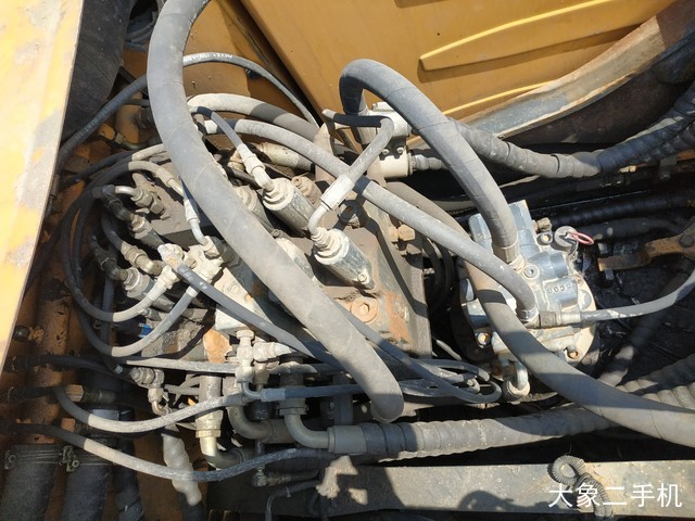 现代 R150LC-9 挖掘机