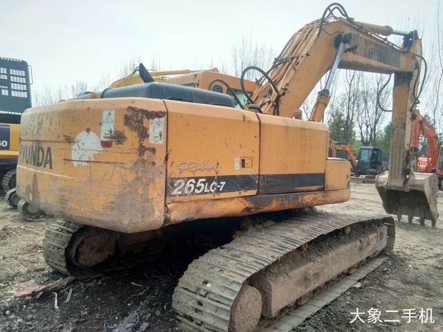 现代 R265LC-7 挖掘机