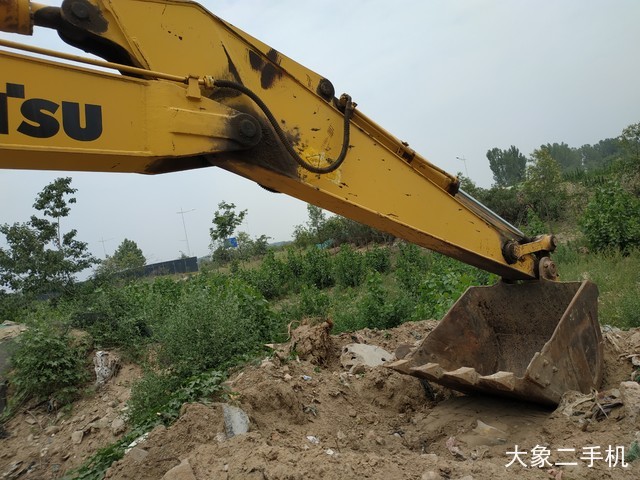 小松 PC220LC-6 挖掘机