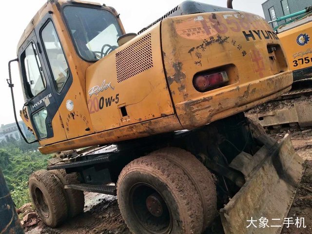 现代 R130W-5 挖掘机