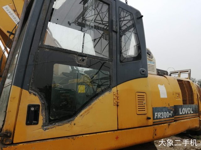 雷沃重工 FR260-7 挖掘机